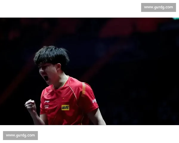 王楚钦笑对互动丢分!1-0 呼喊点燃胜负欲,国乒顶流上演反差萌