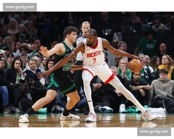 杜兰特与萌娃石头剪子布两连胜,暖心互动萌翻全场 杜兰特与萌娃石头剪子布两连胜,暖心互动萌翻全场