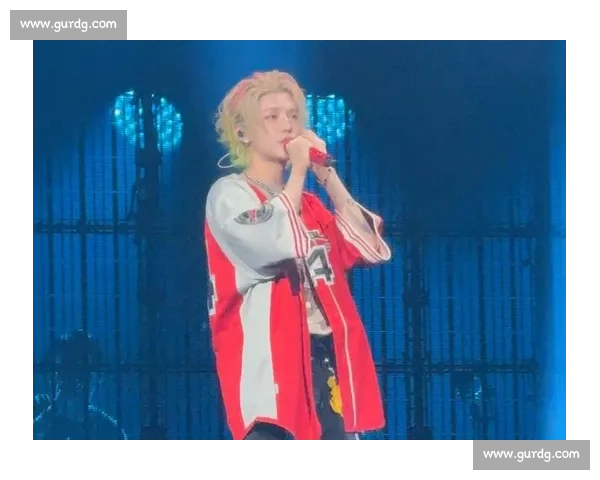 鹿晗 2025 巡演排练现解压新招：花式足球玩转舞台活力