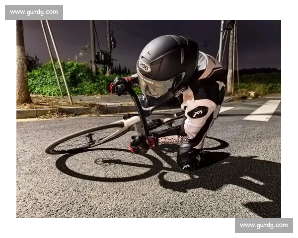 骑行进阶必学!掌握压弯核心:重心转移与安全法则 骑行进阶必学!掌握压弯核心:重心转移与安全法则