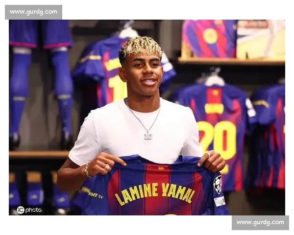 巴萨下赛季二客球衣谍照曝光：橙蓝风暴诠释复古与革新